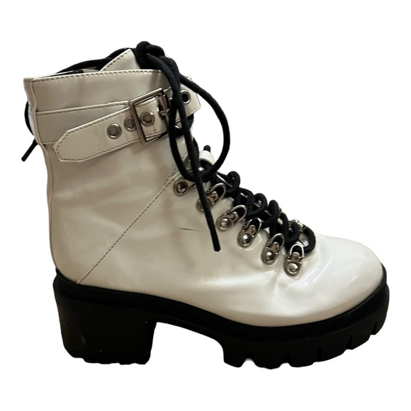Jeffrey Campbell Czech Combat White Ankle Boots, Size 6 Lug Sole Platform - Picture 3 of 15